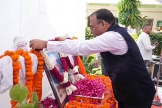 On Gandhi Jayanti, the melody of Ramdhun resonated at GDA, as everyone took a pledge to embrace the ideals of truth, non-violence, and cleanliness. IMAGE CREDIT TO प्राधिकरण