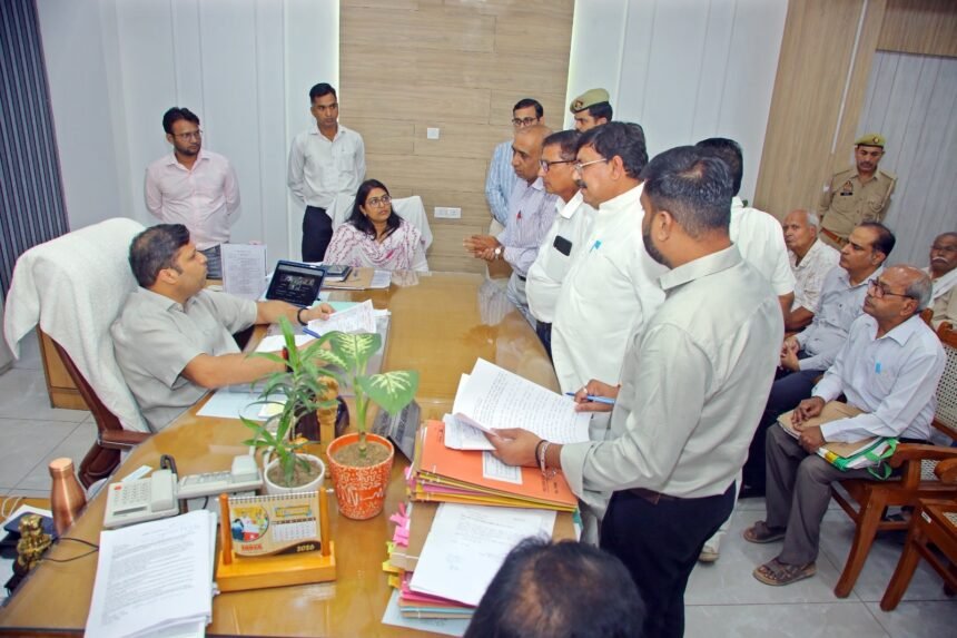 DM hears grievances of complainants at public hearing, warns of action against negligence IMAGE CREDIT TO सूचना विभाग