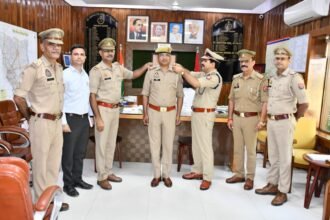 Sumit Kumar promoted to Sub-Inspector (Clerical); DIG congratulates him by pinning the star on his shoulder IMAGE CREDIT TO पुलिस