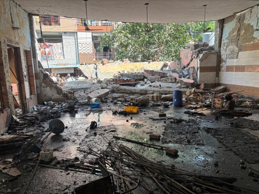 Explosion while making Ravana’s effigy in Sahibabad; two walls of community center collapsed, 5 people suffered burn injuries IMAGE CREDIT TO फायर डिपार्मेंट