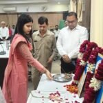 Gandhi-Shastri Jayanti Celebrated with Reverence in Hapur; Pledge Taken to Maintain Cleanliness IMAGE CREDIT TO सूचना विभाग