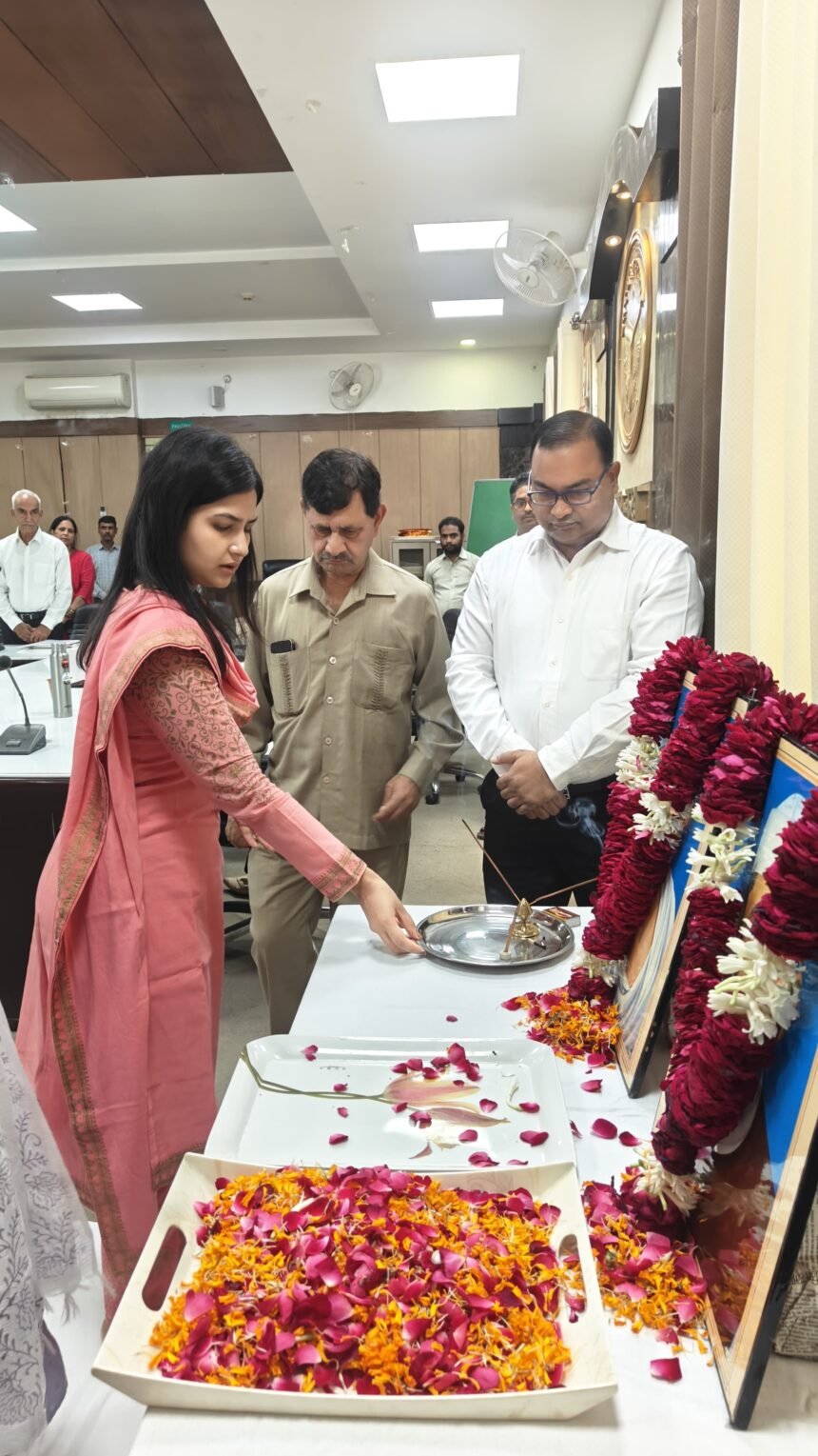 Gandhi-Shastri Jayanti Celebrated with Reverence in Hapur; Pledge Taken to Maintain Cleanliness IMAGE CREDIT TO सूचना विभाग