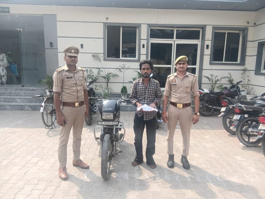 Major action by Shalimar Garden Police: Vehicle thief arrested; stolen motorcycle from Delhi and an illegal country-made pistol with cartridges recovered. IMAGE CREDIT TO पुलिस