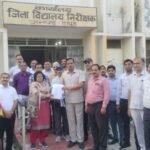 Principal and Teachers’ Union Leader Clash Over Viral Photo of Internal Order IMAGE CREDIT TO रिपोर्टर