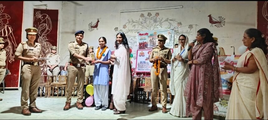 Female Students and Women Honoured Under Mission Shakti IMAGE CREDIT TO रिपोर्टर