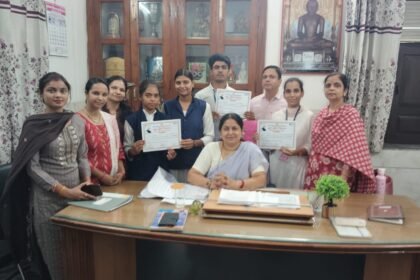 Volunteers contributed through shramdaan in the cleanliness campaign; Iram secured first place and Tanu stood second in the speech competition. IMAGE CREDIT TO रिपोर्टर