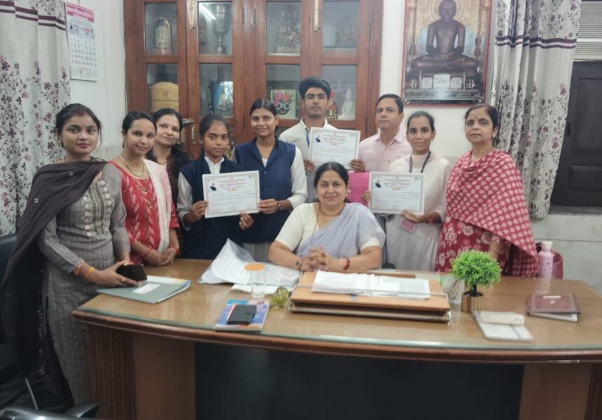 Volunteers contributed through shramdaan in the cleanliness campaign; Iram secured first place and Tanu stood second in the speech competition. IMAGE CREDIT TO रिपोर्टर