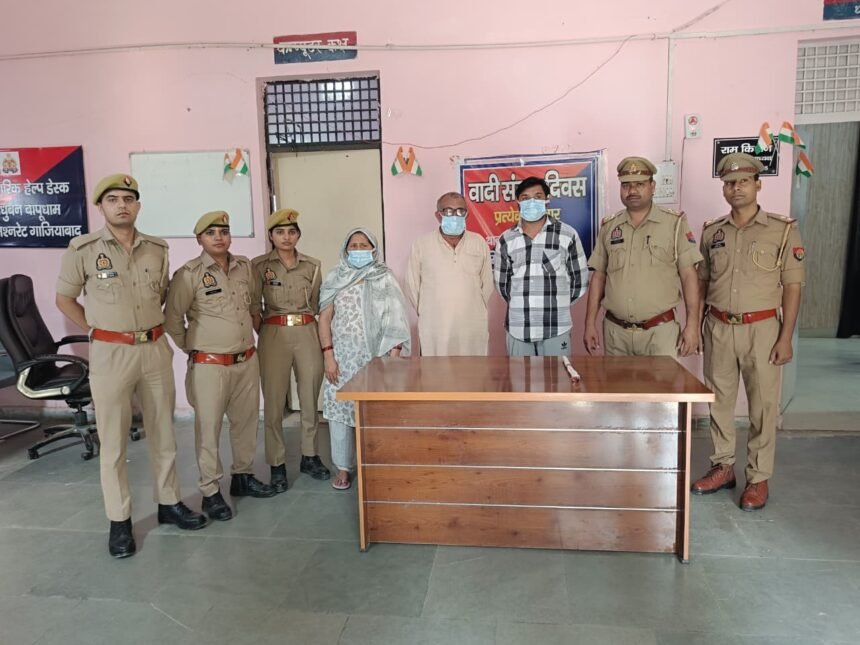 Three accused arrested for murder using an iron rod; weapon used in the crime recovered. IMAGE CREDIT TO POLICE