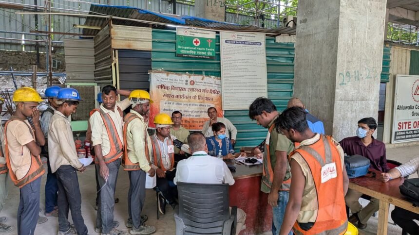 Commendable Initiative by the Labour Department: Workers’ Welfare Health Camp Held in Gautam Buddh Nagar, Hundreds of Workers Examined IMAGE CREDIT TO श्रम विभाग