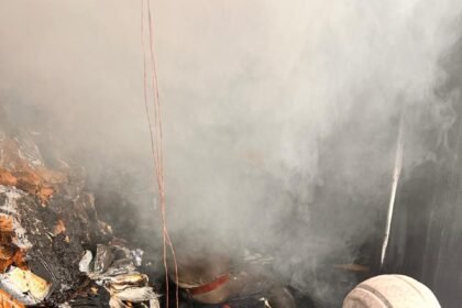 Fire breaks out at the U.S. Polo showroom on Ambedkar Road; firefighters bring the blaze under control in time. IMAGE CREDIT TO फायर विभाग