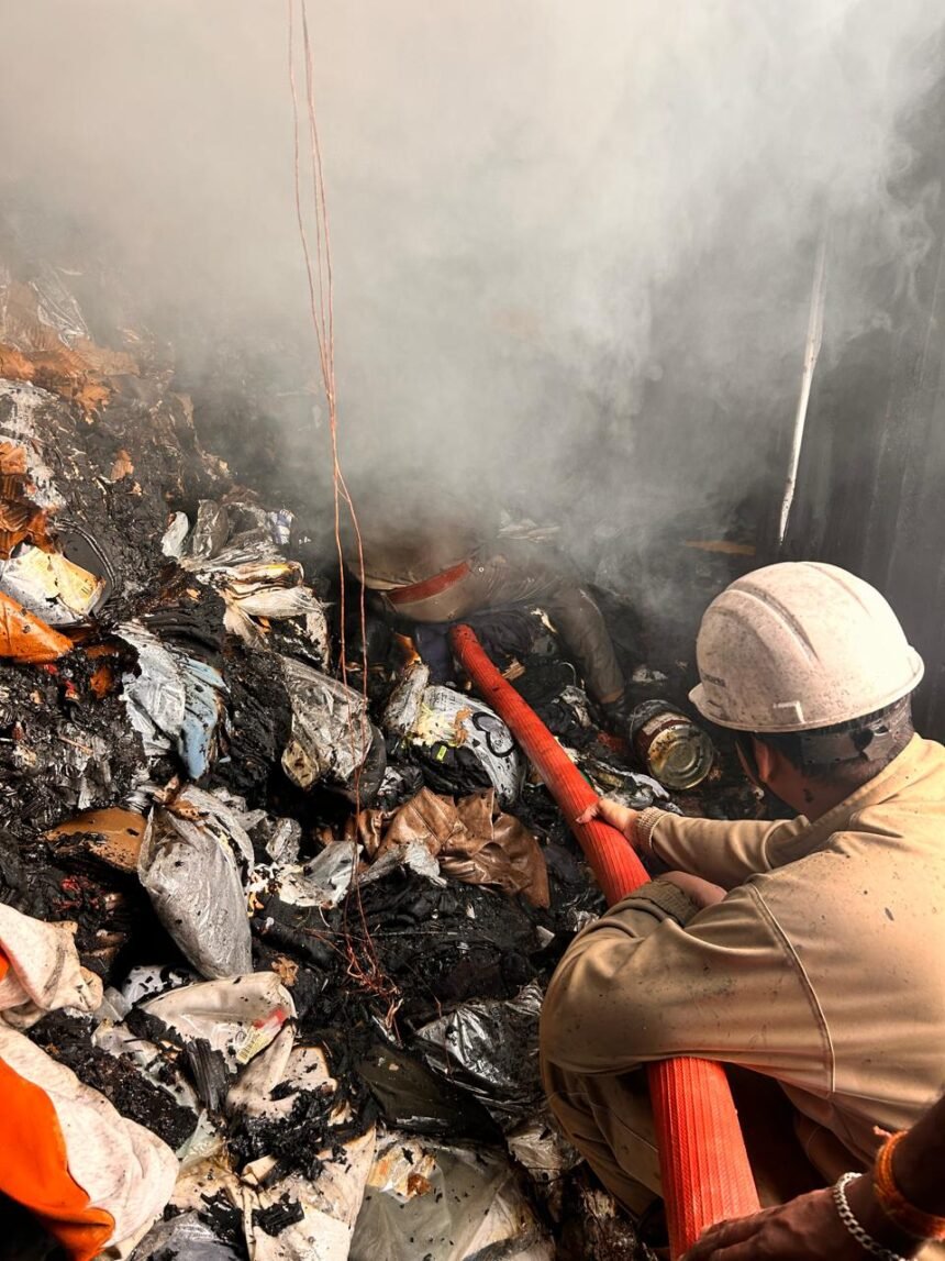 Fire breaks out at the U.S. Polo showroom on Ambedkar Road; firefighters bring the blaze under control in time. IMAGE CREDIT TO फायर विभाग