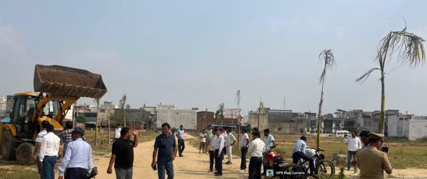 Major Authority Bulldozer Action Against Illegal Plotting: Colonies Spread Across 49,000 Square Metres Demolished at 7 Locations IMAGE CREDIT TO प्राधिकरण