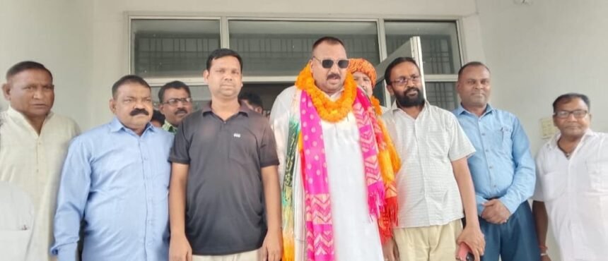 Valmiki Community Gives a Warm Welcome to Sikandar Pawar on His Arrival in Nagina IMAGE CREDIT TO रिपोर्टर