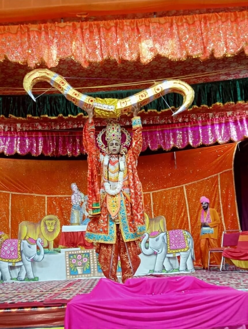 Cheers Echoed as the Bow Was Broken, Lakshman-Parashuram Dialogue Thrilled the Audience IMAGE CREDIT TO REPORTER