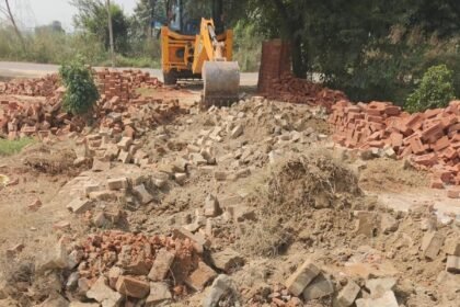 GDA Bulldozer Action Against Illegal Colonies in Muradnagar, Demolition Carried Out Across 14,500 Square Metres IMAGE CREDIT TO प्राधिकरण