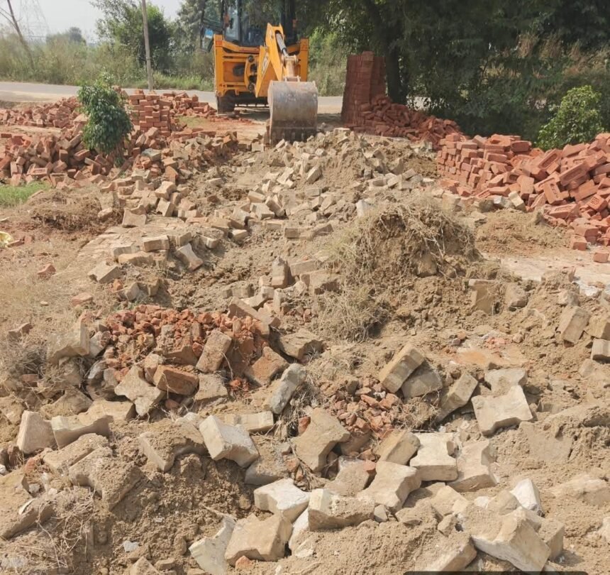 GDA Bulldozer Action Against Illegal Colonies in Muradnagar, Demolition Carried Out Across 14,500 Square Metres IMAGE CREDIT TO प्राधिकरण
