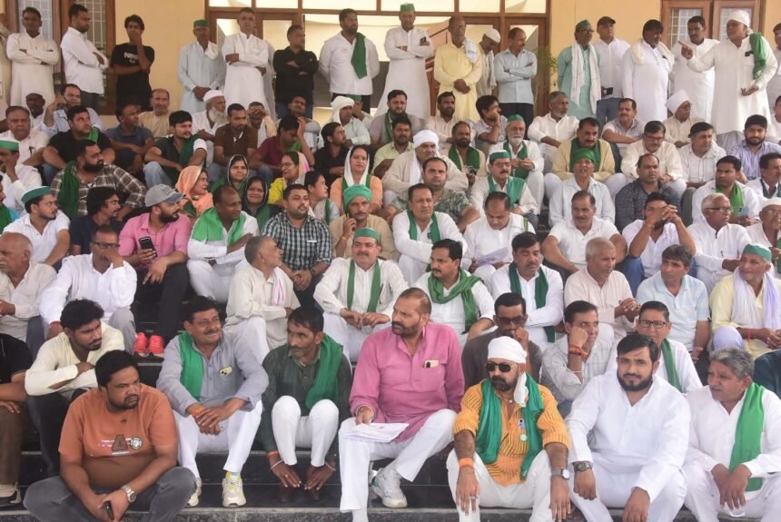 BKU Tikait Protests at the Collectorate Over Farmers’ Issues IMAGE CREDIT TO रिपोर्टर