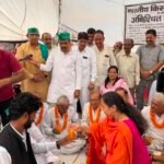 Kisan Mazdoor Morcha Ends Protest; Breaks Fast by Drinking Juice Following SDM’s Assurance, Agreement Reached on Temple Beautification. IMAGE CREDIT TO रिपोर्टर