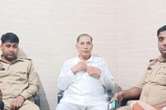 Congress Coordinator Om Prakash Sharma Placed Under House Arrest Ahead of Delhi March; Expresses Anger Over Police Action. IMAGE CREDIT TO रिपोर्टर