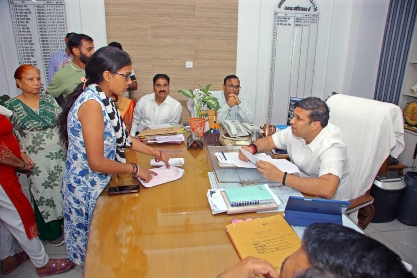 Woman Regains Possession of Her House Within 4–5 Hours of Filing a Complaint at Public Grievance Hearing. IMAGE CREDIT TO सूचना विभाग