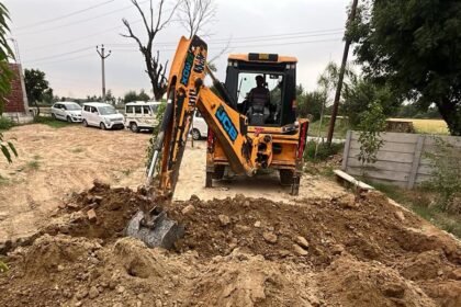 HPDA Takes Major Action: Bulldozers Deployed Against 3 Illegal Colonies. IMAGE CREDIT TO प्राधिकरण