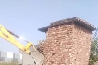GDA bulldozer razes illegal colony in Loni: Amid protests, boundary walls of 250 plots, site office and roads demolished. IMAGE CREDIT TO प्राधिकरण