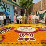 A grand rangoli decorated in the colors of service, conveying a message of cleanliness. IMAGE CREDIT TO रिपोर्टर
