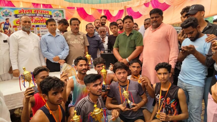 Young participants showcased their strength in the race competition; Sahil topped the junior category, while Farman secured first place in the senior category. IMAGE CREDIT TO रिपोर्टर