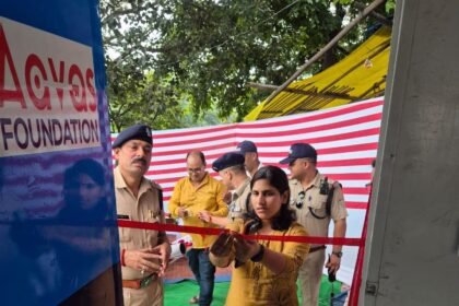 On the initiative of SSP Navneet Singh, Haridwar traffic police received three assistance booths, equipped with modern facilities. IMAGE CREDIT TO रिपोर्टर