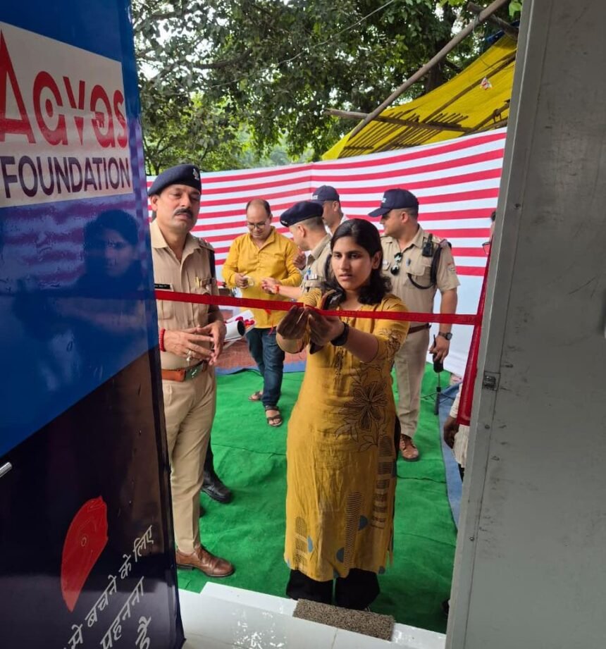 On the initiative of SSP Navneet Singh, Haridwar traffic police received three assistance booths, equipped with modern facilities. IMAGE CREDIT TO रिपोर्टर