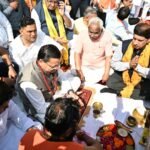 Ganga Aarti Held at Har Ki Pauri to Mark Modi’s 25 Years of Public Service; Dhami Prays for the Prosperity of the Nation and the State IMAGE CREDIT TO सूचना विभाग