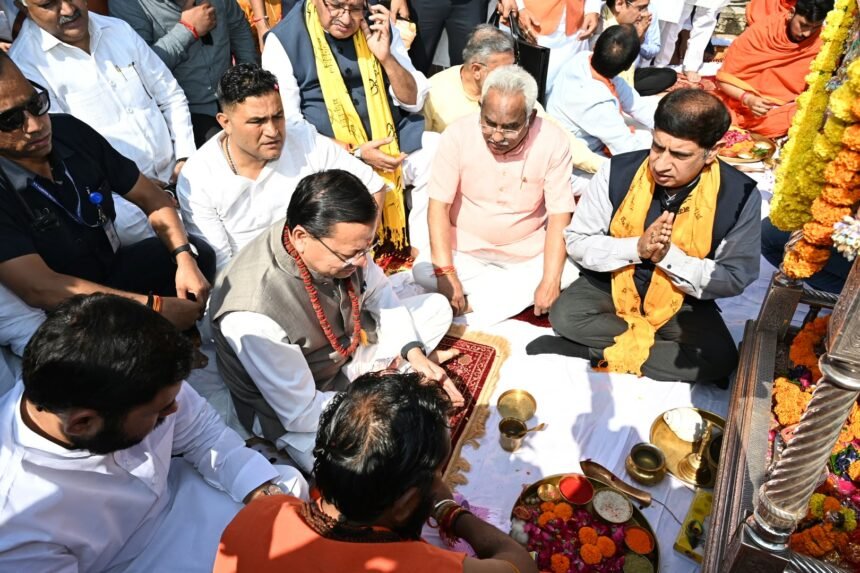 Ganga Aarti Held at Har Ki Pauri to Mark Modi’s 25 Years of Public Service; Dhami Prays for the Prosperity of the Nation and the State IMAGE CREDIT TO सूचना विभाग