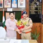 Newly Appointed SP Purnendu Singh Meets DIG Kalanidhi Naithani; Law and Order Issues Discussed — IMAGE CREDIT TO पुलिस