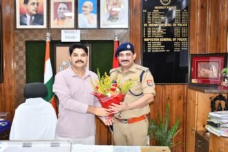 Newly Appointed SP Purnendu Singh Meets DIG Kalanidhi Naithani; Law and Order Issues Discussed — IMAGE CREDIT TO पुलिस