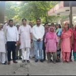 Bhojpur Police Accused of Replacing Recovered Jewelry; Protest Outside ACP Office — IMAGE CREDIT TO रिपोर्टर