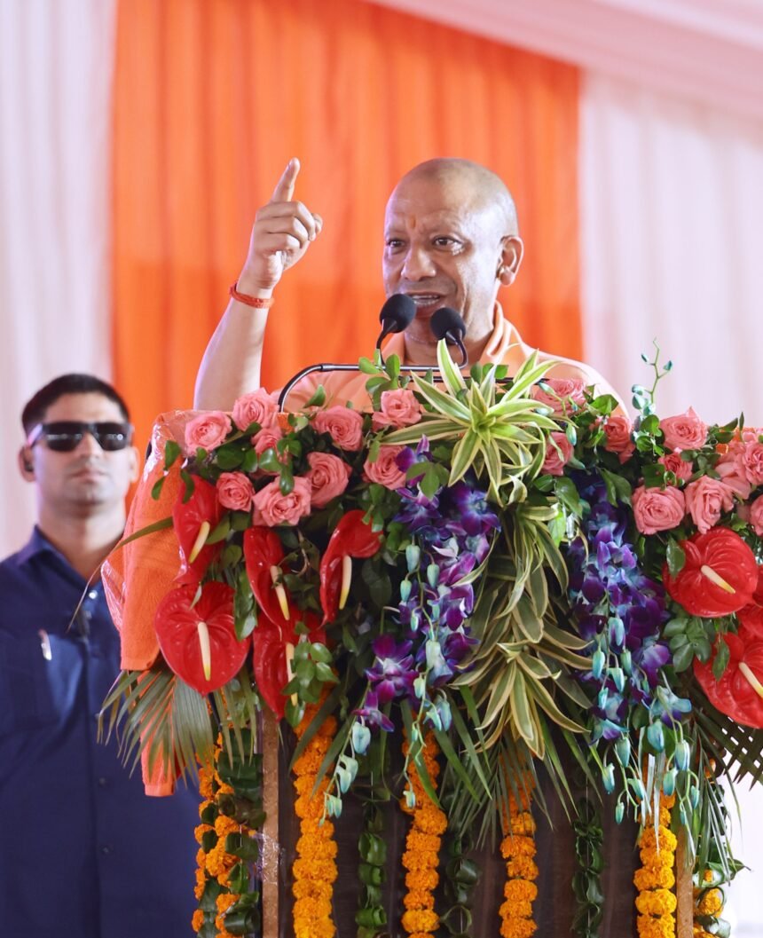 Yogi Highlights Government’s Achievements, Targets SP and Congress with Criticism IMAGE CREDIT TO रिपोर्टर