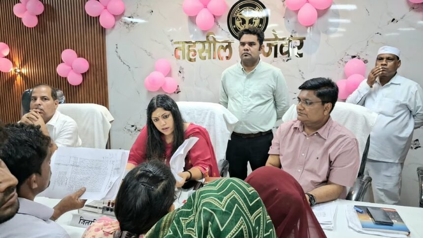 Gautam Buddh Nagar: Special Pink Samadhan Diwas Held Under Mission Shakti 5.0, 11 Complaints Resolved. IMAGE CREDIT सूचना विभाग