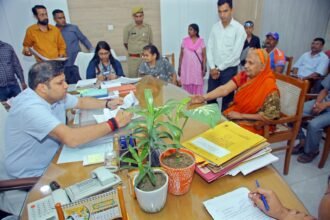 DM Hears Public Grievances During Public Hearing, Directs Officials to Ensure Eligible Beneficiaries Receive Scheme Benefits and Complaints Are Resolved Within the Stipulated Timeframe IMAGE CREDIT TO सूचना विभाग