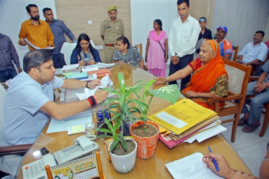 DM Hears Public Grievances During Public Hearing, Directs Officials to Ensure Eligible Beneficiaries Receive Scheme Benefits and Complaints Are Resolved Within the Stipulated Timeframe IMAGE CREDIT TO सूचना विभाग