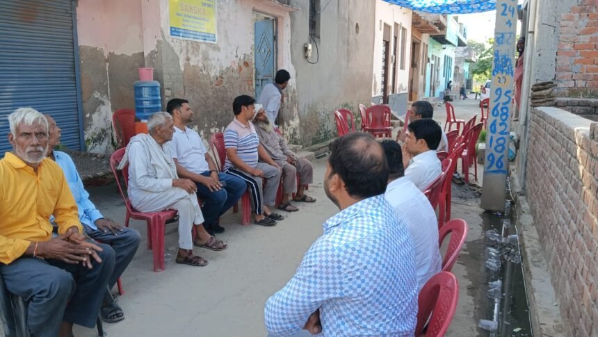 A Steady Stream of People Arrived to Offer Condolences; Demand for a CBI Probe Raises Concerns. IMAGE CREDIT TO रिपोर्टर