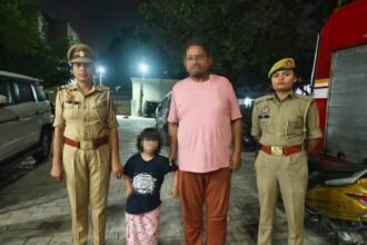 Mission Shakti Team’s Prompt Action Reunites Six-Year-Old Girl with Her Family; Safely Handed Over to Her Father — IMAGE CREDIT TO पुलिस