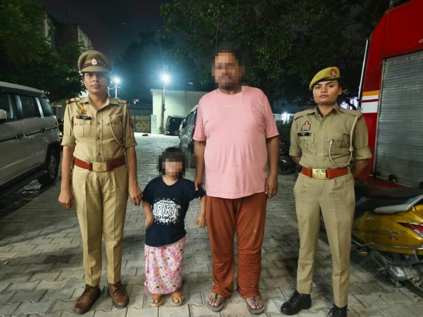Mission Shakti Team’s Prompt Action Reunites Six-Year-Old Girl with Her Family; Safely Handed Over to Her Father — IMAGE CREDIT TO पुलिस