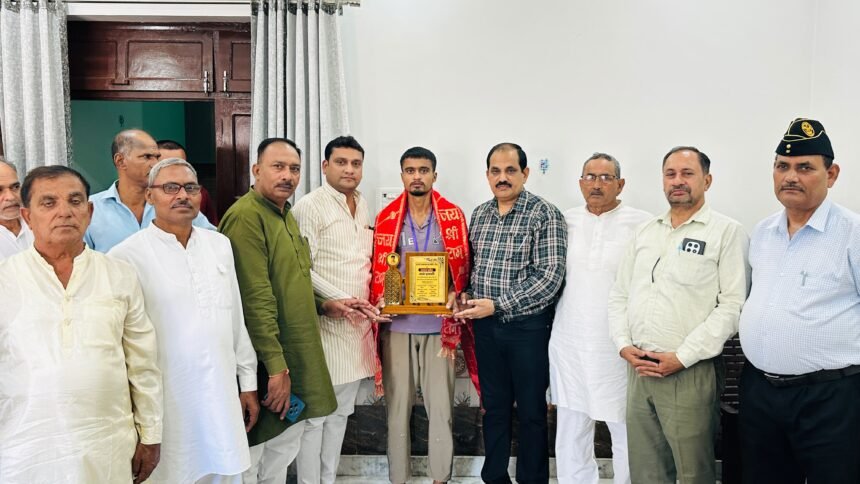 Sarang Prajapati Secures First Rank in the State in the Recruitment Exam with 276 Marks, Felicitated in Shamli. IMAGE CREDIT TO रिपोर्टर