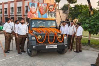 RSS Holds Path Sanchalan in Shamli on Vijayadashami; Volunteers Welcomed with a Shower of Flowers. IMAGE CREDIT TO रिपोर्टर