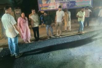 Road Construction Begins from Jaji Chowk to the Roadways Bus Stand; Indira Singh Visits the Site at Night to Inspect Quality. IMAGE CREDIT TO नगर पालिका