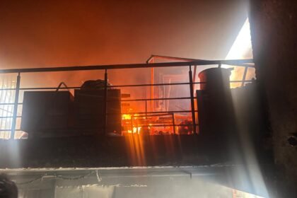 Ghaziabad: Massive Fire Breaks Out at Banana Tree Hotel in Sahibabad; Fire Brigade Rescues 18 People Safely. IMAGE CREDIT TO फायर ब्रिगेड