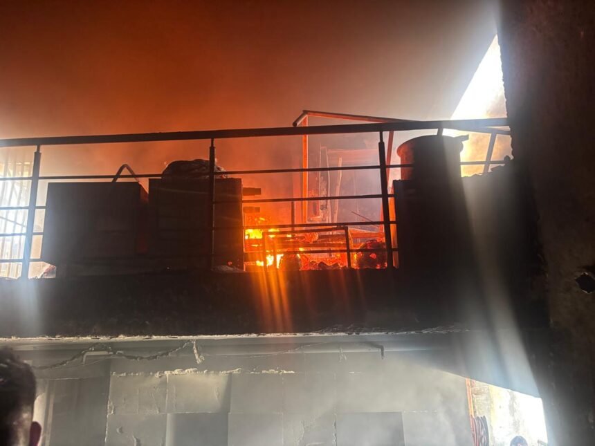 Ghaziabad: Massive Fire Breaks Out at Banana Tree Hotel in Sahibabad; Fire Brigade Rescues 18 People Safely. IMAGE CREDIT TO फायर ब्रिगेड