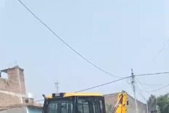 Authority deploys bulldozer in Haibatpur’s submerged zone, reclaiming 40,000 square metres of encroached land. IMAGE CREDIT TO प्राधिकरण