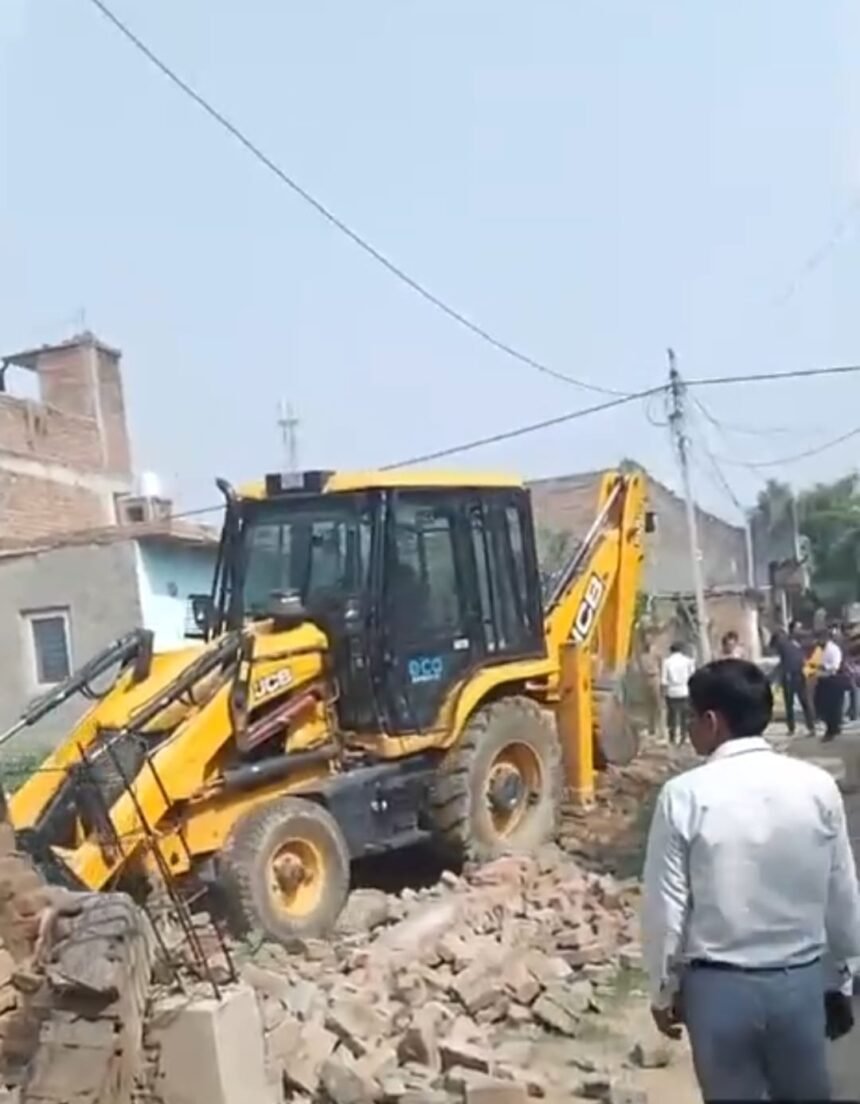 Authority deploys bulldozer in Haibatpur’s submerged zone, reclaiming 40,000 square metres of encroached land. IMAGE CREDIT TO प्राधिकरण