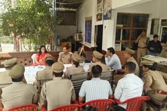 18 complaints received at Kapurpur Police Station’s public grievance redressal day; four resolved on the spot. IMAGE CREDIT TO सूचना विभाग